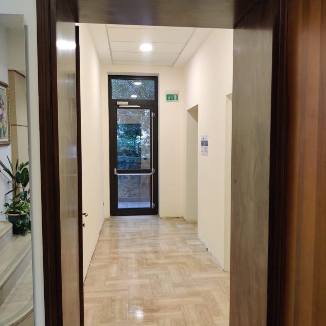 Corridoio accesso ascensore piano terra